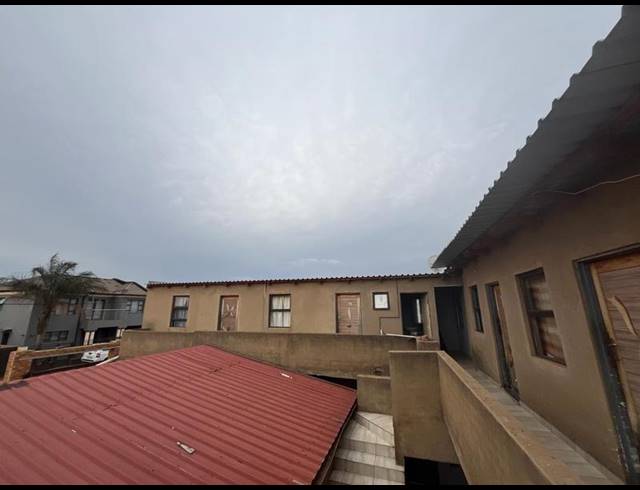 12 BEDROOM HOUSE FOR SALE IN PROTEA GLEN EXT